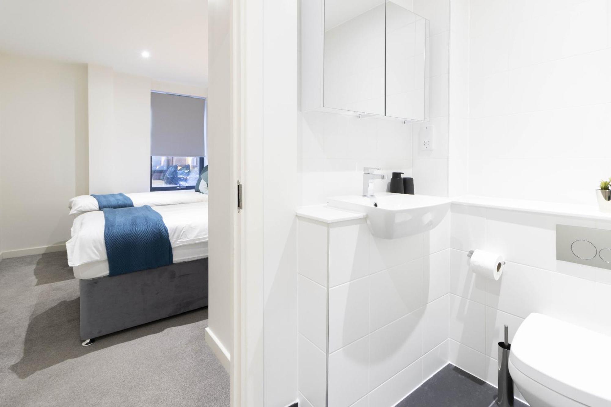 Linacre 1&2 - One And Two Bed Flat Behind The Cathedral With Free Parking And Fast Wifi Apartment Ексетър Стая снимка