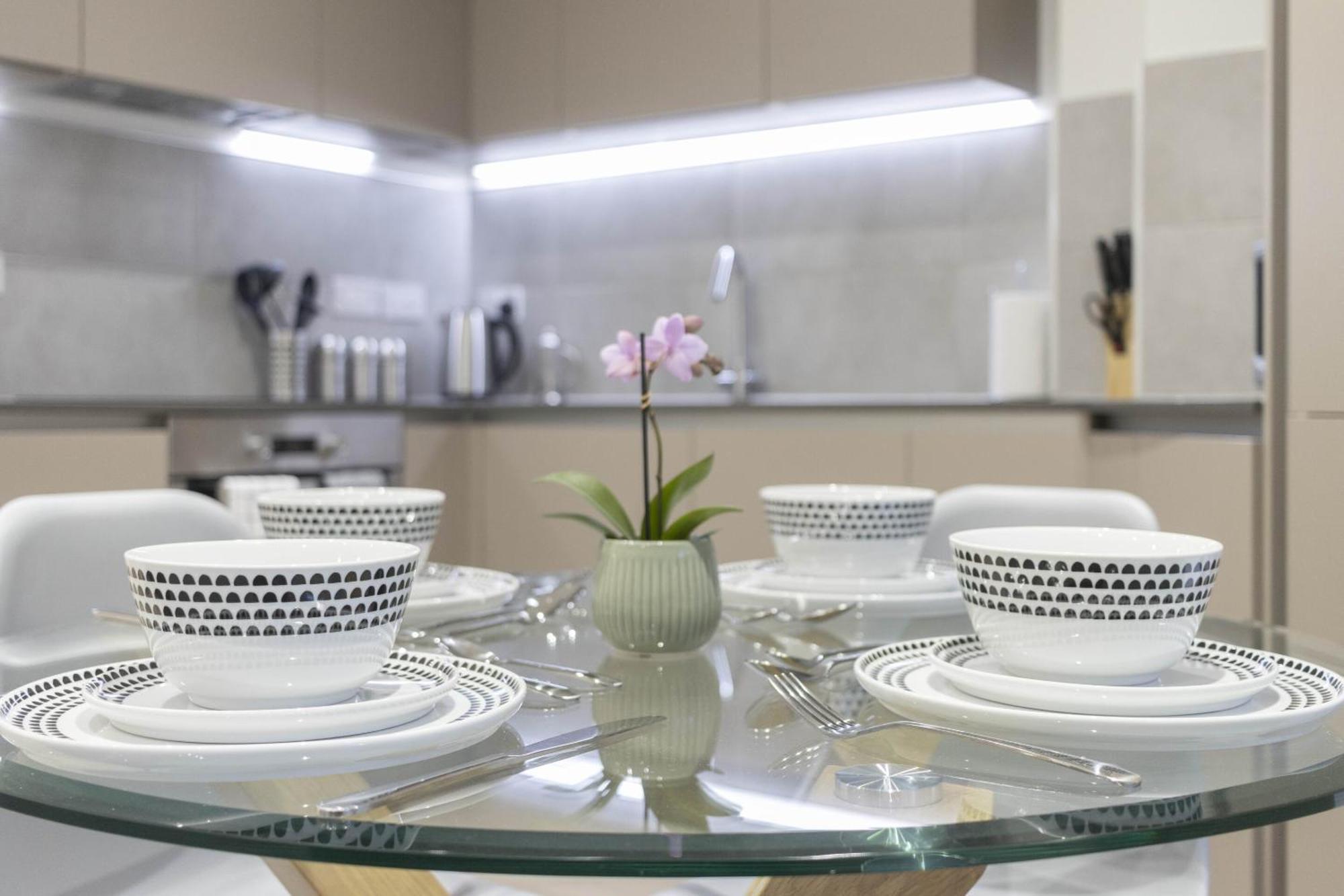 Linacre 1&2 - One And Two Bed Flat Behind The Cathedral With Free Parking And Fast Wifi Apartment Ексетър Стая снимка