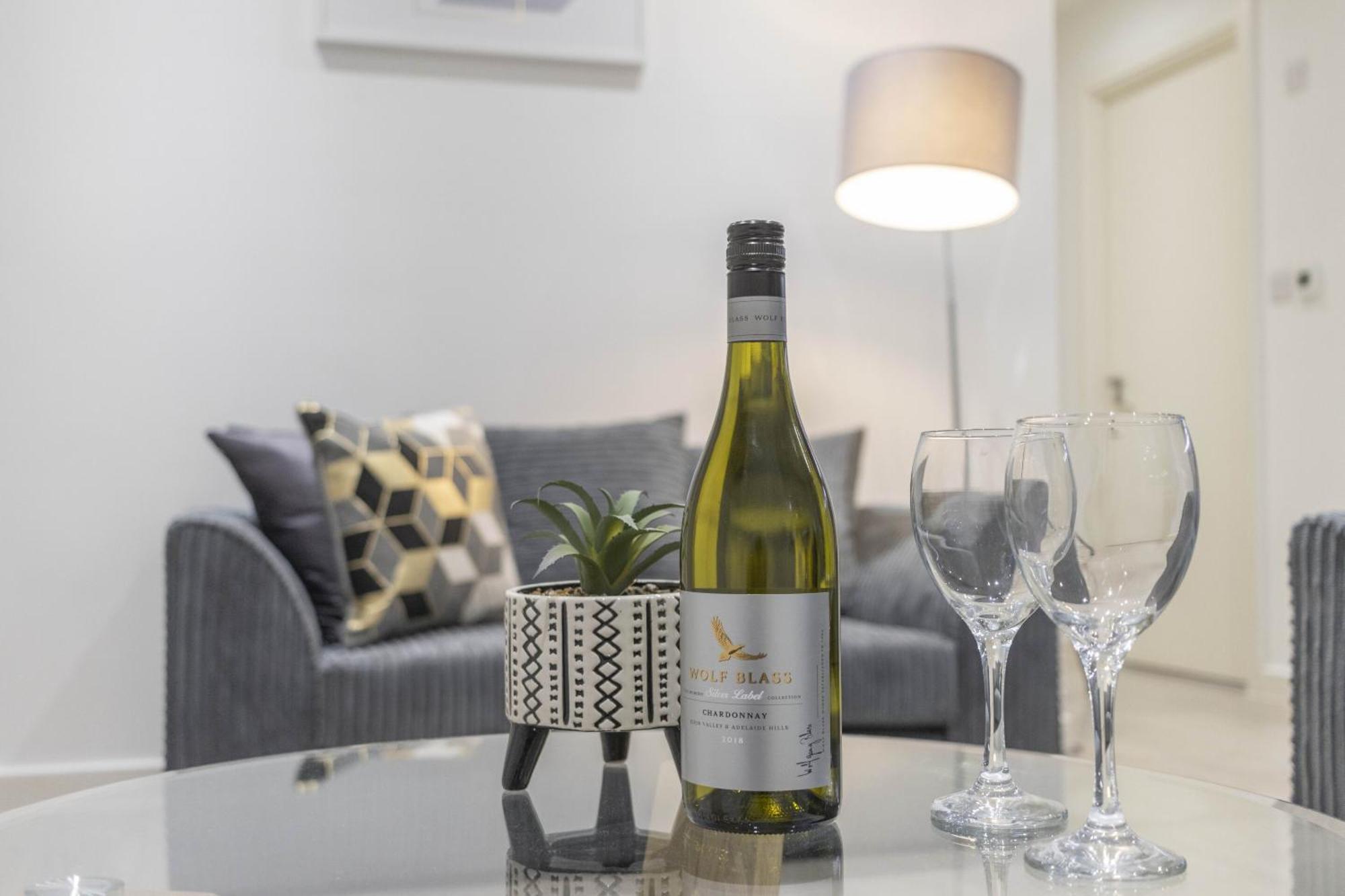 Linacre 1&2 - One And Two Bed Flat Behind The Cathedral With Free Parking And Fast Wifi Apartment Ексетър Стая снимка