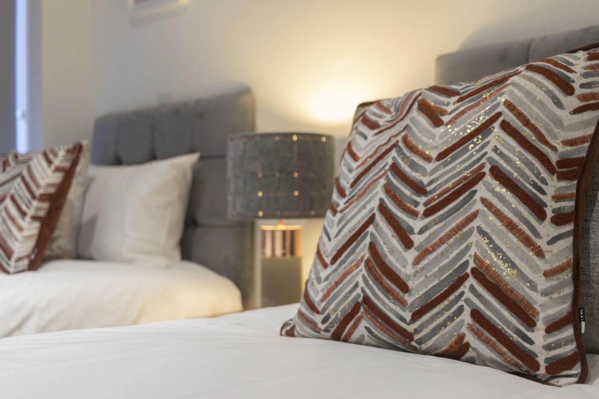 Linacre 1&2 - One And Two Bed Flat Behind The Cathedral With Free Parking And Fast Wifi Apartment Ексетър Стая снимка