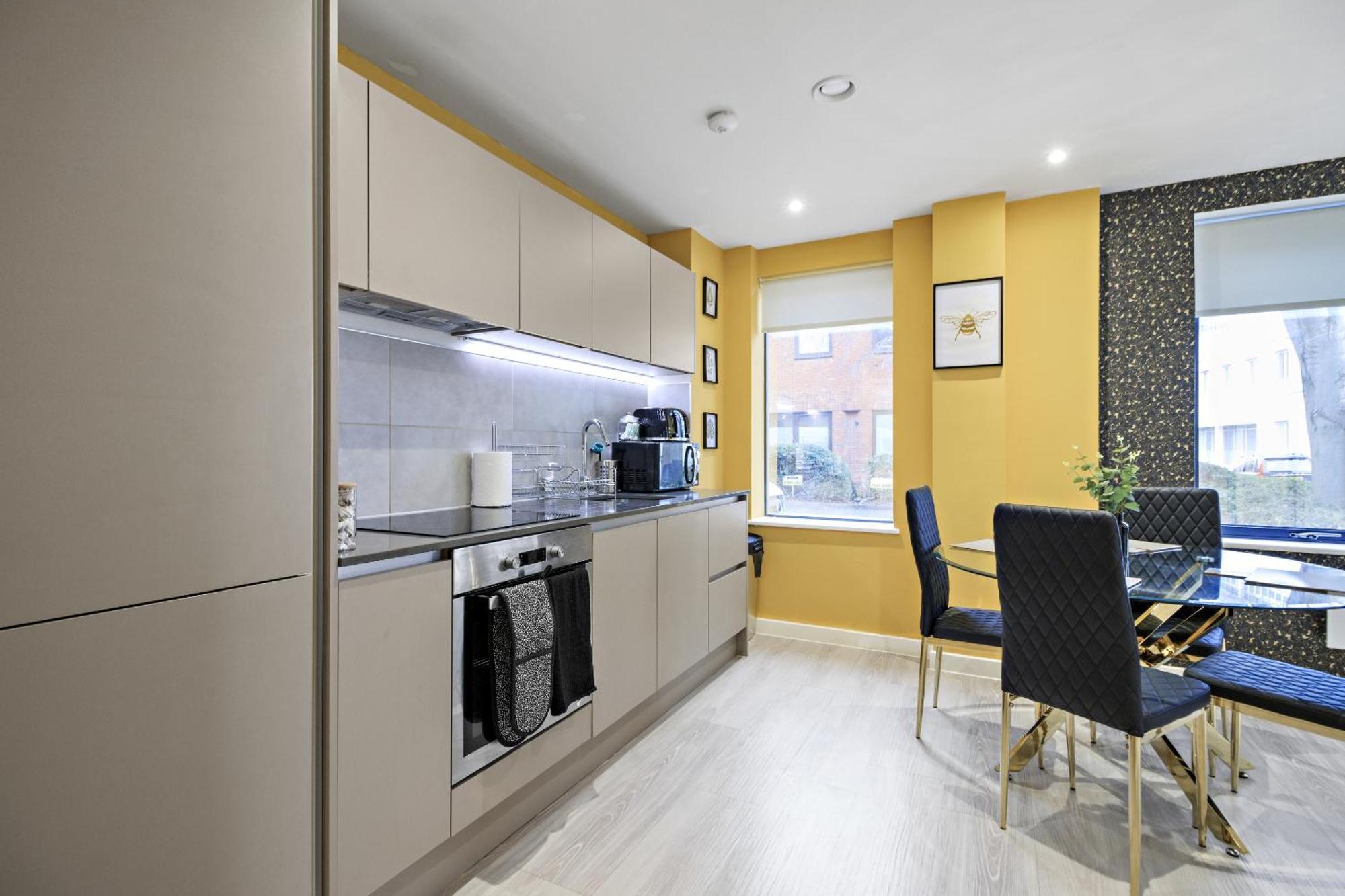 Linacre 1&2 - One And Two Bed Flat Behind The Cathedral With Free Parking And Fast Wifi Apartment Ексетър Стая снимка